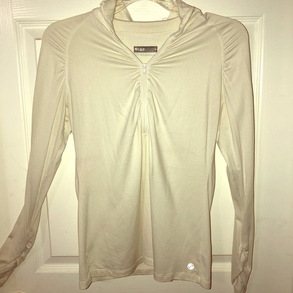 Active wear long sleeve shirt
